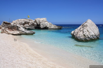 Туристов арестовали на Сардинии за попытку вывезти 30 кг гальки с пляжа - «Новости туризма»