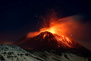 На Сицилии извергается вулкан Этна - «Новости туризма»