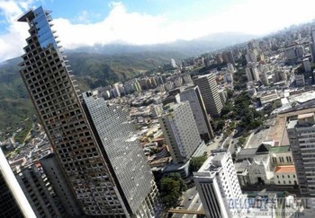 В Венесуэле из-за землетрясения накренился небоскреб высотой 200 метров - «Новости туризма»