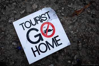 В Барселоне противники массового туризма призвали туристов бросаться с балконов - «Новости туризма»