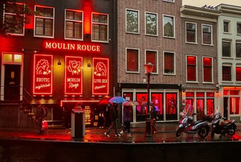 В Амстердаме для туристов закроют несколько улиц в Квартале красных фонарей - «Новости туризма»