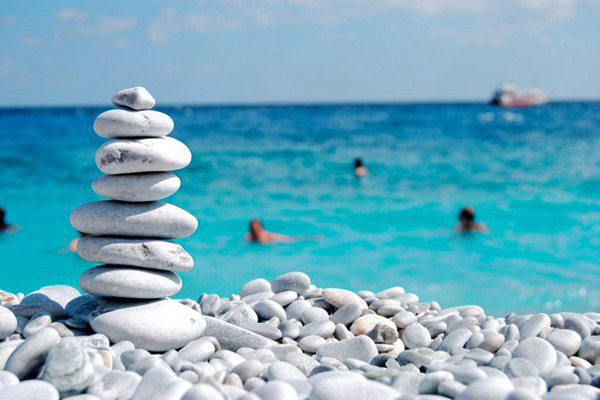 В Греции туристов будут штрафовать на €1 тыс. за кражу гальки с пляжа - «Новости»