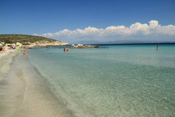 Туриста на Сардинии оштрафовали на 1000 евро за кражу песка с пляжа - «Новости туризма»