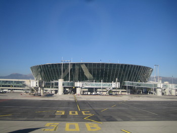 В аэропорту Ниццы мальчик пошутил о бомбе: пассажиры двух рейсов эвакуированы - «Новости туризма»