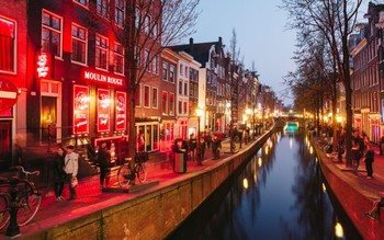 Туристов предупреждают об опасности ночных посещений Квартала красных фонарей в Амстердаме - «Новости туризма»