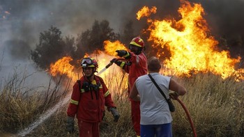 Лесные пожары охватили греческие острова - «Новости туризма»