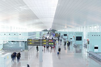 Туристов предупреждают о сбоях в расписании в аэропорту Барселоны - «Новости туризма»