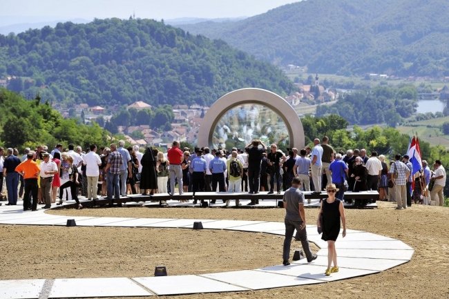 Разбитый пейзаж: в Хорватии построили оригинальный мемориал погибшему фотографу - «ХОРВАТИЯ»