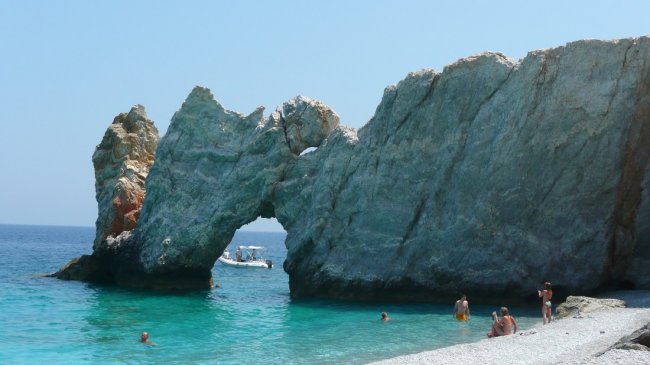 На греческих пляжах вводят штрафы до €1000 за воровство гальки - «Новости»