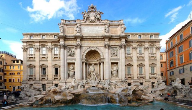 За купание в фонтане в Риме туристов оштрафовали на 900 евро - «Новости»