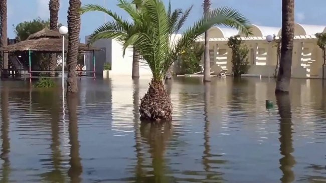 Северо-Восток Туниса затопило, российские туристы не пострадали, но не могут улететь на родину - «Новости»