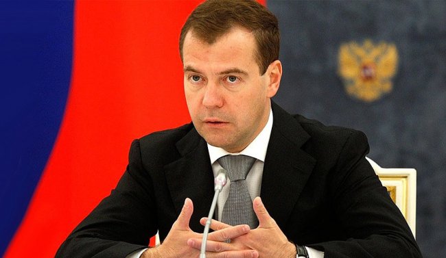 Медведев решил, когда вводить возрастной ценз для автобусов - «Новости Туризма»