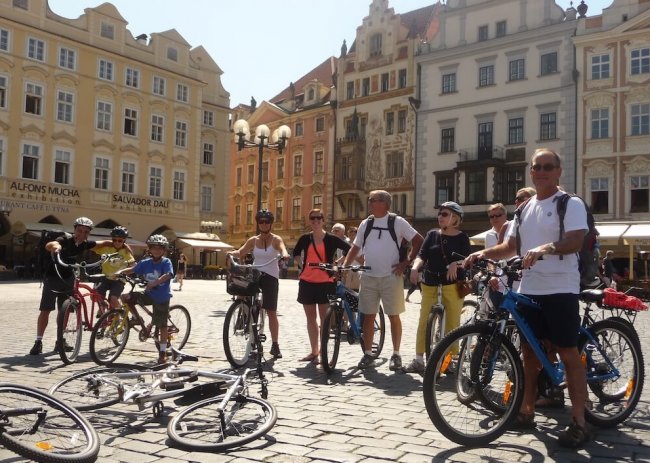 В Праге для защиты туристов введут запрет на велосипеды - «Новости»