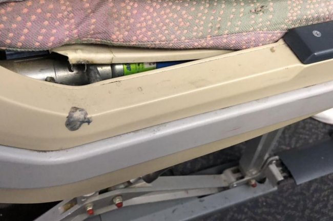 «Вонь и салон на скотче»: туристы возмутились состоянием самолета - «Новости»