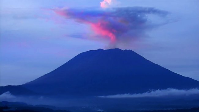 Из-за вулкана на Бали закрыт аэропорт - «Новости»