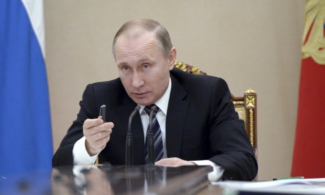 Путин распорядился проверить цены на авиатопливо и авиабилеты - «Новости»