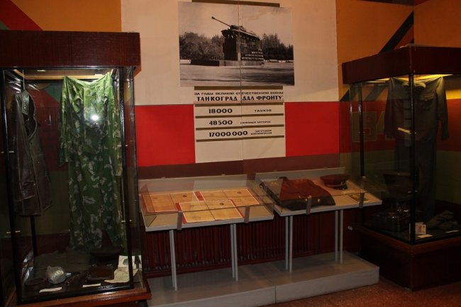 ЧМ-18 и туризм: болельщики добрались до танкового музея Челябинского тракторного завода - «Новости»