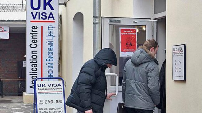 Российским туристам при получении британской визы разрешили оставлять при себе паспорт - «Новости»