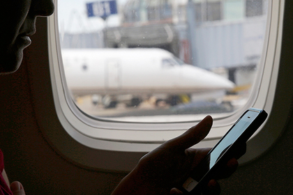 Пилоты назвали возможную причину запрета телефонов на борту - «Путешествия»