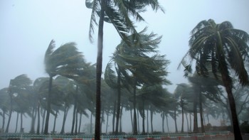 К островам Испании и Португалии движется тропический циклон "Лесли" - «Новости туризма»