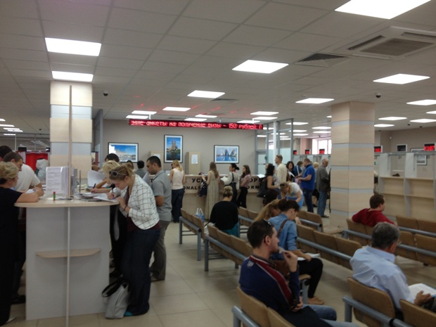 Из-за обысков в Москве прерывал работу визовый центр Испании - «Новости»