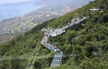 На Хайнане на высоте 450 метров построили стеклянный мост - «Новости туризма»