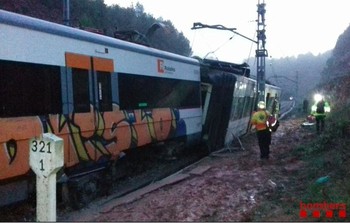 В Каталонии поезд сошел с рельсов из-за оползня - «Новости туризма»