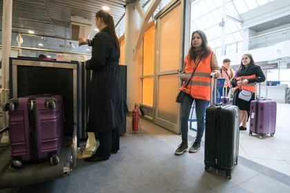 Разозлившийся из-за отмены рейса пассажир поджег свой багаж - «Путешествия»