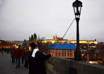 В Праге к Рождеству вернут фонарщиков - «Новости туризма»