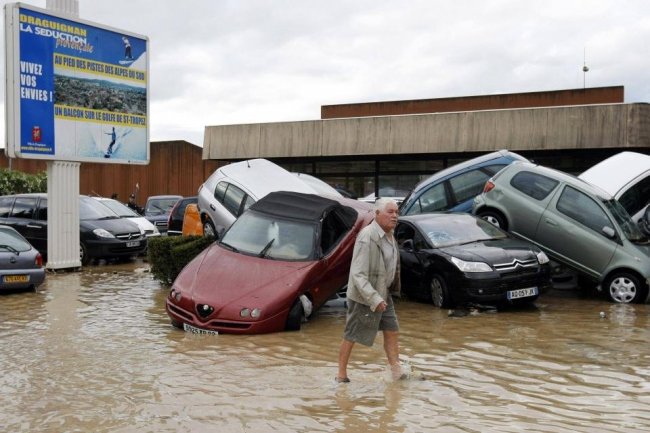 Во Франции туристов эвакуируют из-за наводнения - «Новости»