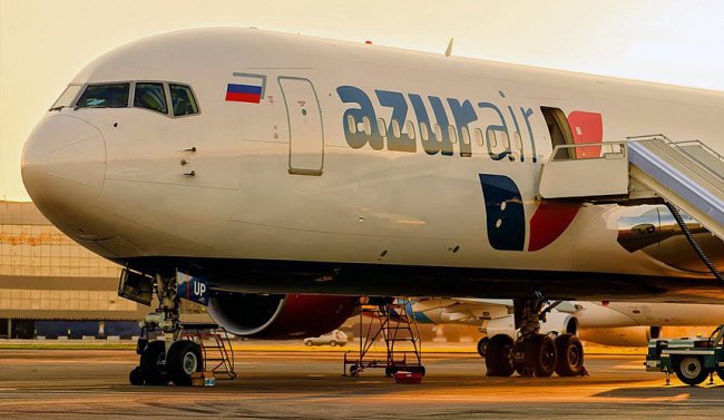 Самолет Azur Air, летевший в Доминикану, сел в Ирландии - «Новости Туризма»