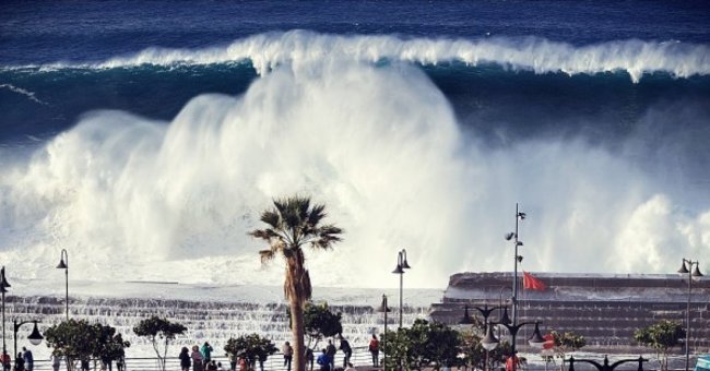 Шторм затопил курорты Испании - «Новости»