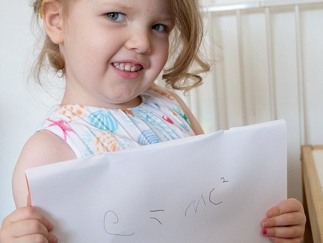 В Великобритании у 3-летней девочки обнаружили уровень IQ выше, чем у Эйнштейна (3 фото) - «Индиго»
