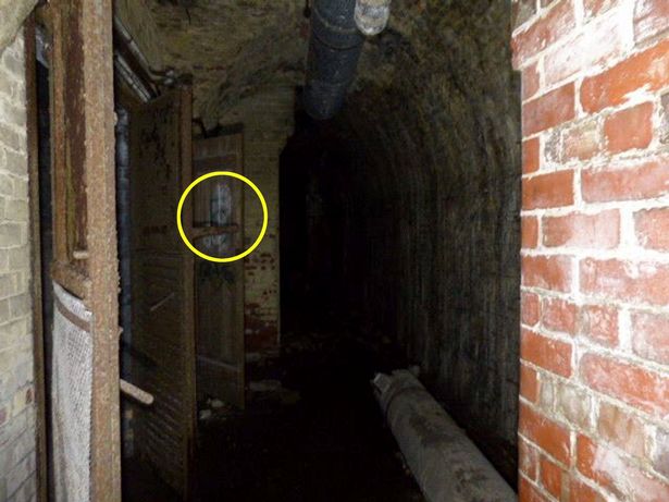 «Охотник за привидениями» заснял в подземном бункере лица двух призраков (3 фото) - «Призраки»