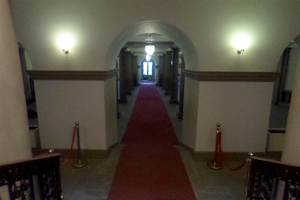«Охотники за привидениями» засняли призрак ребенка, идущего по коридору заброшенной усадьбы (4 фото) - «Призраки»
