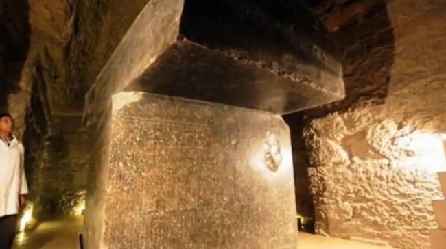 Гигантские подземные мегалиты вблизи комплекса пирамид - «Загадочные Сооружения»