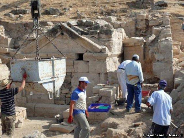 Археологи нашли «врата ада», где люди и птицы «падали замертво» - «Загадочные Сооружения»