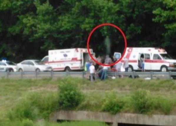 Водитель из Кентукки заснял душу погибшего в ДТП мотоциклиста? (2 фото) - «Призраки»