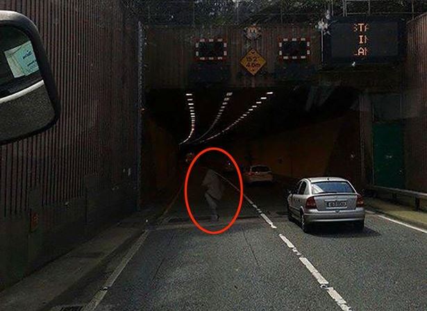 Ирландский дальнобойщик уверен, что заснял призрака на дороге - «Призраки»