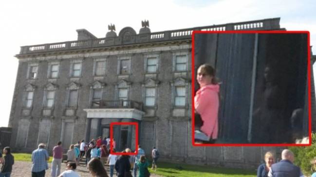 Посетитель ирландского особняка сфотографировал призрак девочки (2 фото) - «Призраки»