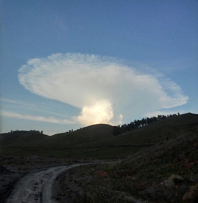 Апокалипсис сегодня? Облако в форме гриба, напоминающее ядерный взрыв, испугало сибиряков (4 фото + 1 видео) - «Катаклизмы»