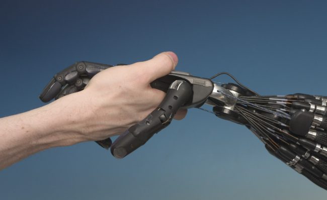 «Оптические нервы» дадут роботам чувство осязания (2 фото) - «Новые технологии»