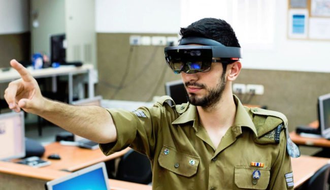 Microsoft HoloLens помогает слепым обнаруживать двери, а военным — врагов (+видео) - «Новые технологии»