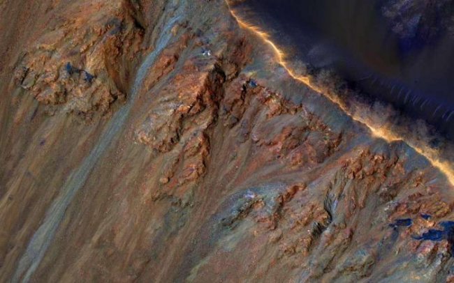 Вода на Марсе! Ученым все-таки удалось обнаружить гигантское озеро воды в жидком состоянии (3 фото) - «Тайны Космоса»
