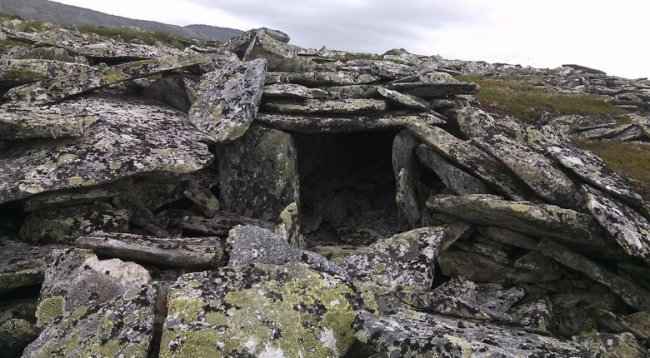 В горах Приполярного Урала впервые обнаружен древний дольмен позднего неолита - «Загадочные Сооружения»