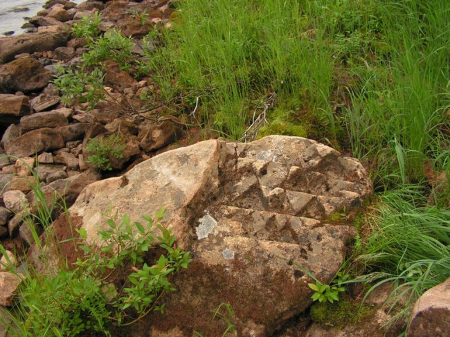 В Якутии нашли странный камень с треугольными узорами (14 фото) - «Загадочные Сооружения»