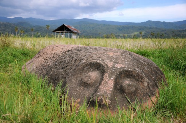 Необычные каменные истуканы Сулавеси (12 фото) - «Загадочные Сооружения»
