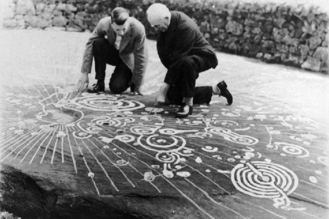 Археологи пытаются разгадать тайну символов шотландского Камня Кочно (10 фото) - «Загадочные Сооружения»