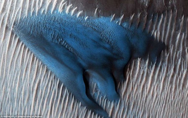NASA опубликовало фотографию необычных голубых дюн Марса (4 фото) - «Тайны Космоса»