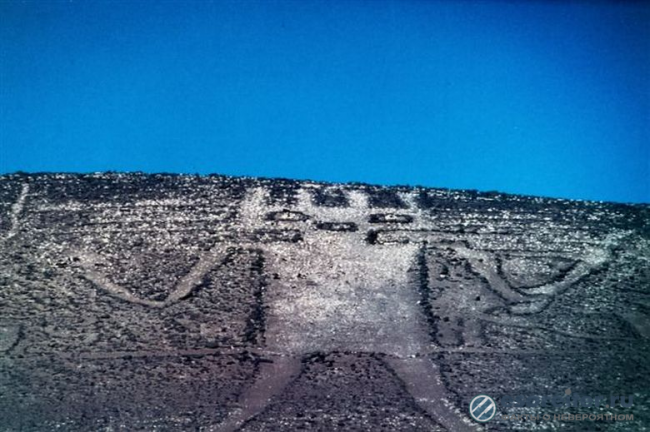 Уфологи обнаружили в пустыне Чили геоглиф с изображением инопланетянина - «Плато Наска»
